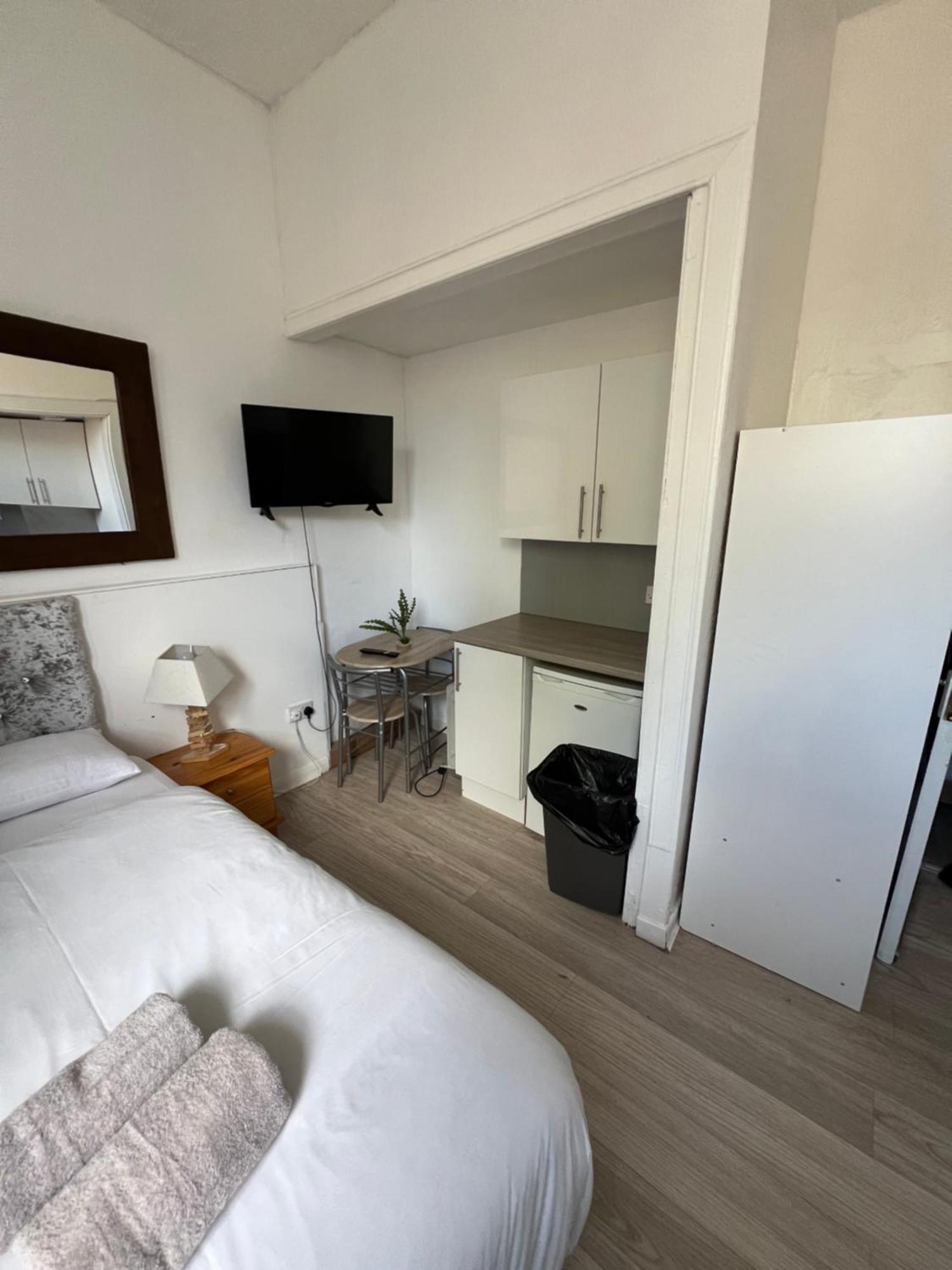 Great Western Road Studio With En Suite Glasgow Buitenkant foto