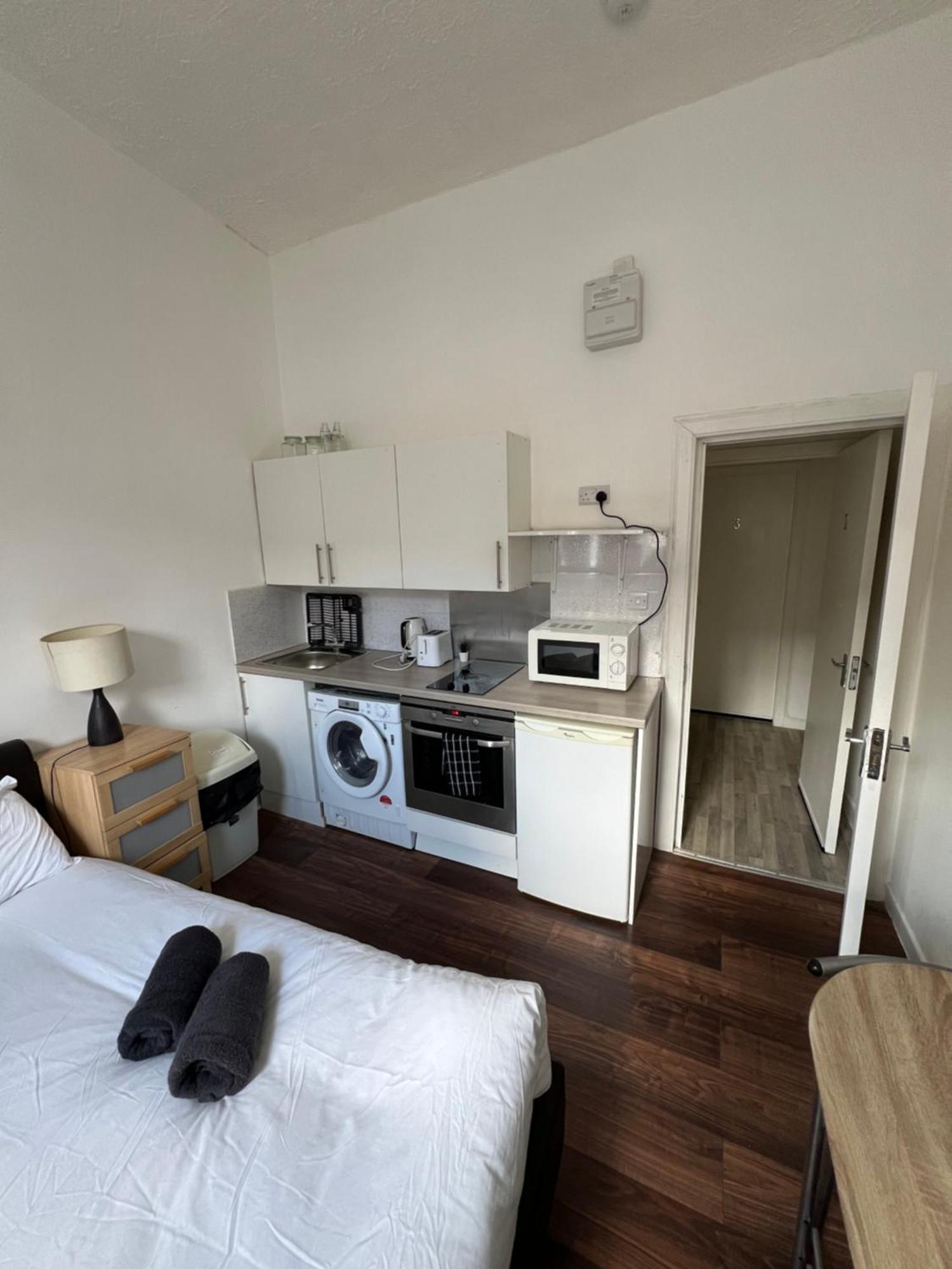 Great Western Road Studio With En Suite Glasgow Buitenkant foto
